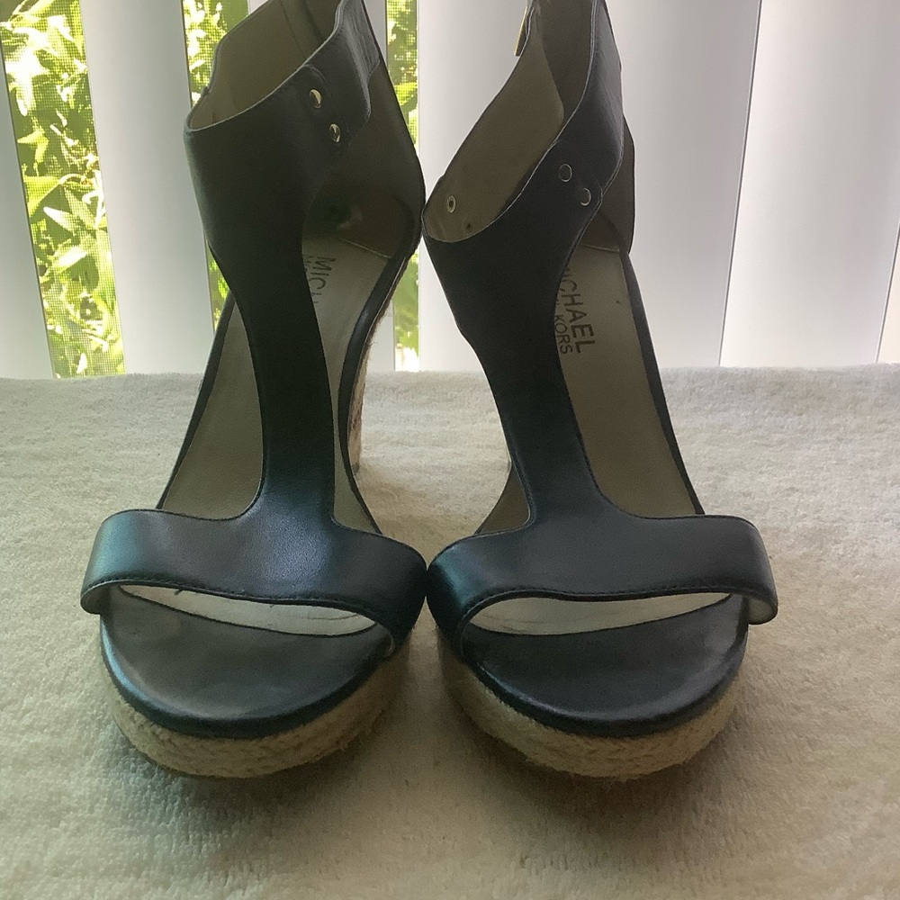 Michael Kors sandal size 8